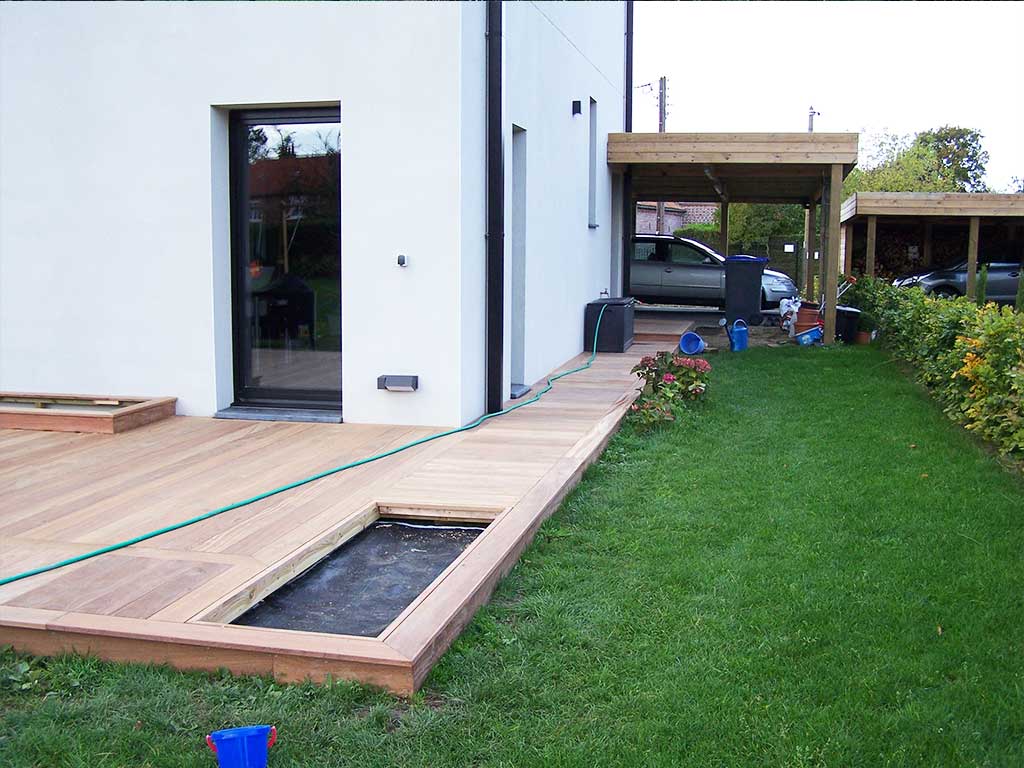 terrasse bois avec jardiniere